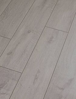 Oak Sedan: Popular 10mm light grey laminate flooring by Egger.